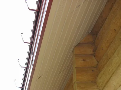 Подшивка свесов и карнизов крыши – материалы и способы