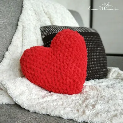 Вязаная подушка сердце крючком #схемыкрючком #вязанаяподушка  #подушкакрючком #crochetpattern #crochetpattern … | Вязаные подушки,  Швейная фурнитура, Вязаные игрушки