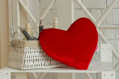 Подушка-сердце в интернет-магазине Ярмарка Мастеров по цене 1800 ₽ –  BMDWFRU | Подушки, Москва - доставка по России
