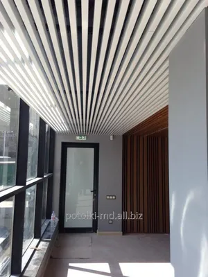 Алюминиевый реечный потолок купить в Москве - потолки реечные алюминиевые  по доступной цене