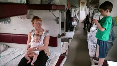 Пассажиры верхних полок российских поездов получат право есть на нижних -  РИА Новости, 01.01.2023