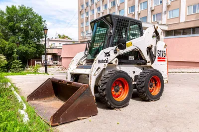 Какая категория прав нужна для управления экскаватором JCB