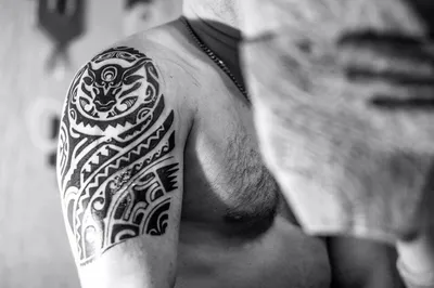 Татуировки в стиле полинезия, значения, фото и эскизы | Tatuagens maori  perna, Tatuagem maori na perna, Tatuagem maori