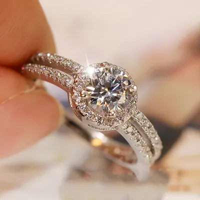 Купить помолвочное кольцо с бриллиантом для помолвки