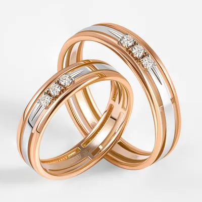 Как носить обручальное и помолвочное кольцо вместе