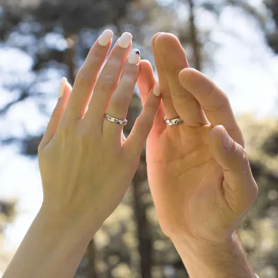 Идеальная пара: как правильно подобрать помолвочное и обручальное кольца
