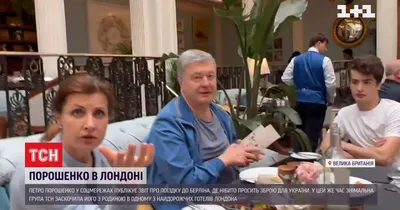 Поцелуи и вышиванки: ТОП-12 трогательных фото семьи Порошенко