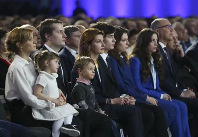 Я не Петр инкогнито»: Зеленский объяснил, чем его поездка в Оман отличается  от вояжа Порошенко на Мальдивы