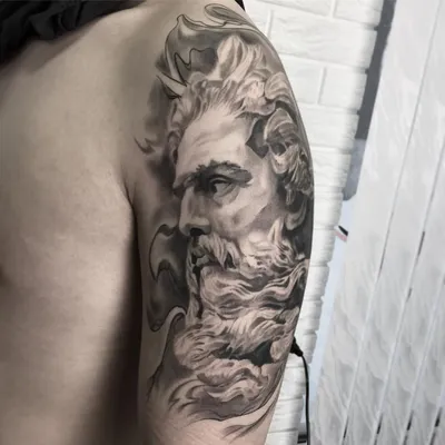 Татуировка мужская графика на плече посейдон и змеи 3983 | Art of Pain