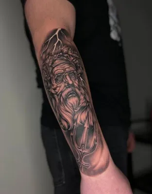 🌊 Посейдон @tattookonon 🌊 Работа делалась по эскизу мастера.  #tattoomarket #blackandgrey #thebesttattooartists @tattooistartmag #tattrx…  | Instagram