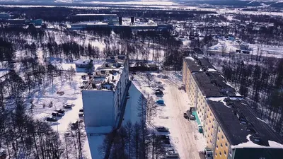 В поселке Стекольный под большегрузом рухнул центральный мост | Новости