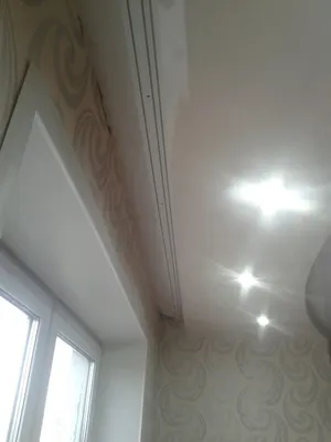 Ниша с светодиодной подсветкой на натяжном потолке