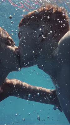 Underwater kiss💦 ⠀ Поцелуй под водой... - Alevtina Peunkova | Facebook