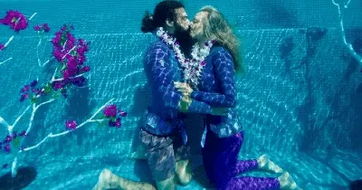 Пара установила рекорд по самому долгому поцелую под водой - Газета.Ru |  Новости