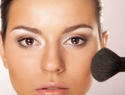 Главные правила макияжа для обладательниц опущенных уголков глаз