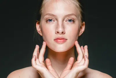 4 главных правила макияжа Даутцен Крес | Vogue Russia