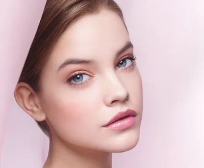 Cosmetologyclub.ru - 17 хитростей макияжа глаз, которые должна знать каждая  девушка Все девочки в детстве мечтают научиться делать красивый макияж глаз,  который отличался бы не только умело подобранными тенями, но и  профессиональной