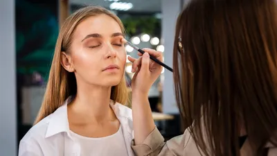 Как правильно сделать графичный макияж карандашом для глаз - letu.ru