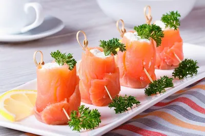Готовимся к Новому году: праздничные закуски с красной рыбой