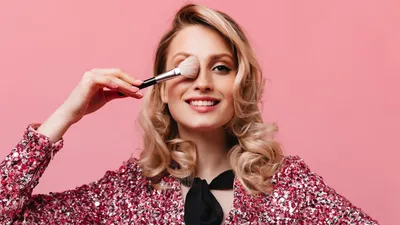 Видео дня: как с помощью макияжа перевоплотиться в Викторию Бекхэм