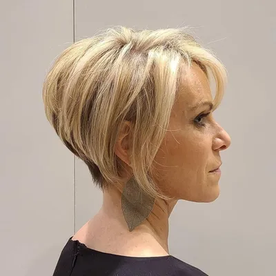 Стрижка боб-каре на короткие волосы 2018: вид сзади и спереди | Frisuren,  Bob frisur, Elegante frisuren