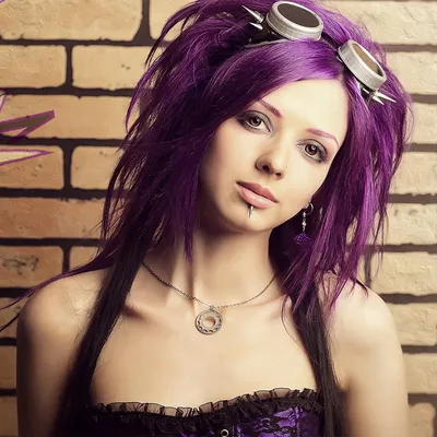 Девочка эмо 14 лет,фиолетовые волосы…» — создано в Шедевруме