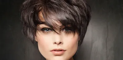 Стрижка «Каприз» на средние волосы: как выглядит, разновидности, с какими  цветами колорирования сочетается, укладка
