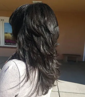Стрижка каскад на средние волосы с челкой, без челки, вид сзади | Стрижка,  Волосы, Короткие волосы сзади