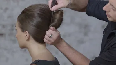 РАКУШКА🐚✨ Причёска с показа на Базовом курсе от преподавателя Насти  Любимовой 💫 ⠀ Базовый курс «Свадебные и вечерние причёски» - это… |  Instagram