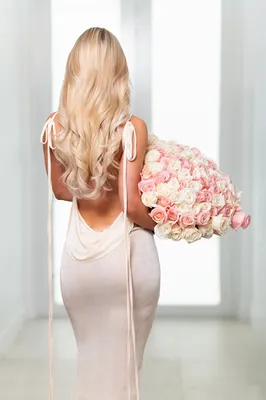 Свадебные прически с цветами: что диктует мода?