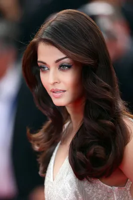 2014 Cannes Film Festival Best Beauty Looks - Day 8 -  http://www.becauseiamfabulous.com/2014/05/2014-cannes-film-fes… | Long hair  styles, Beautiful hair, Long curls