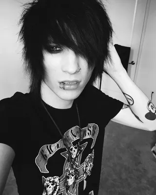 Pin by Cat Tyan on Эмо челкастые. | Emo people, Cute emo guys, Cute emo boys