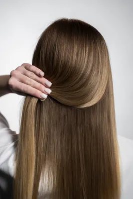 Прически с челкой 2023: идеи для коротких, средних и длинных волос