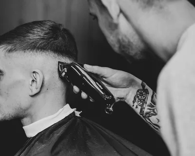 Прически и стрижки с залысинами для мужчин. Причины и лечение | FIRM  Barbershop