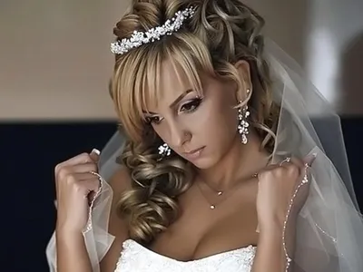 свадебные прически с фатой на средние волосы | Свадьба светлые волосы,  Длинные свадебные прически, Укладка длинных волос