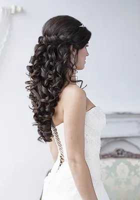 Прически на средние волосы с челкой: 72 фото на 2022 | Long hair wedding  styles, Wedding hairstyles for long hair, Long hair styles