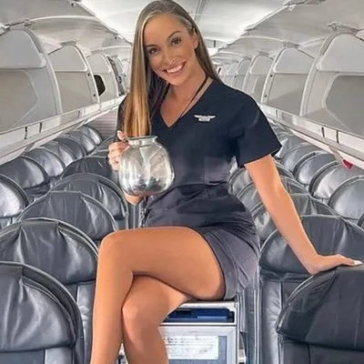 Высокая мода с трапа самолета - одежда для стюардесс