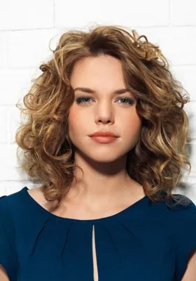 Стрижки для вьющихся волос (66 фото) | Medium curly hair styles, Medium  length curly hair, Short layered curly hair