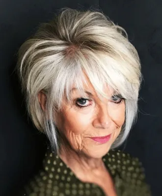женщина среднего возраста, волосатая изолированная белая фонари. стрижки  для пожилых женщин. седые седые волосы. парик для пожилой Стоковое Фото -  изображение насчитывающей цвет, парикмахер: 266016626
