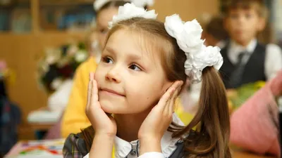 Прически на 1 сентября: идеи с фото красивых причесок для девочек -  Рамблер/женский