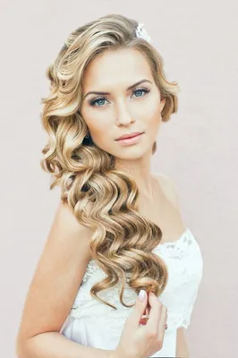 Прически на свадьбу | Unique wedding hairstyles, Wedding hairstyles, Curled  wedding hair