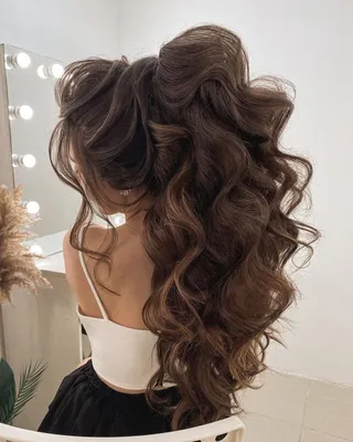 Прическа Хвост: самые модные варианты 2021-2022! | Длинные волосы на  выпускной, Прически на длинные волосы, Идеи причесок