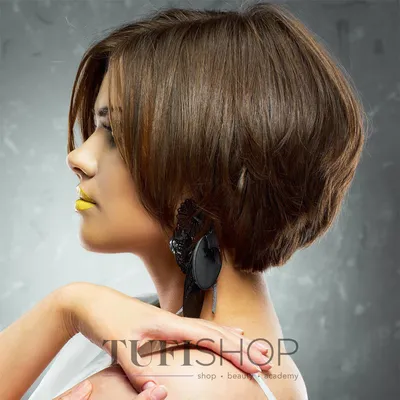 Shorter side of asymmetrical razored bob // @emily_yvonne_ | Стрижка,  Модные короткие стрижки, Короткие стрижки