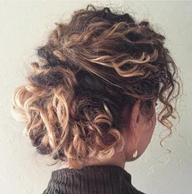 Стрижки на кудрявые волосы (42 фото) средней длины: каскад, креативные,  мужские, женские, модные в 2014 го… | Короткие стрижки, Стрижка, Стрижка  для волнистых волос