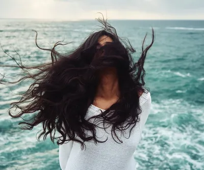 Как восстановить волосы после отпуска на море? - статьи экспертов Селенцин