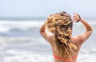 Как сделать укладку «пляжные волны» на волосах | РБК Life