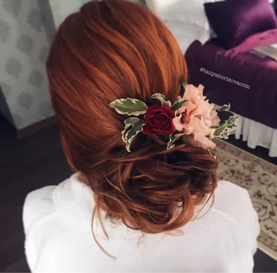 Свадебная причёска низкий пучок из локонов на рыжие волосы. Red hair bridal  hairstyle with flowers | Hair beauty, Hair, Beauty