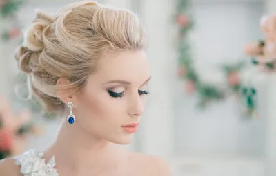 Праздничная причёска на свадьбу, выпускной ❤ Самой себе, на средние/длинные  волосы - YouTube
