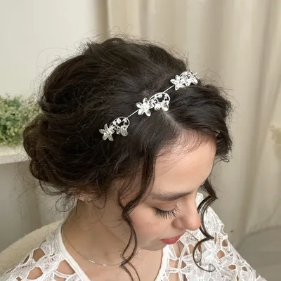 Март 2023 Свадебные прически с диадемой | Wedding hairstyles, Romantic  bridal hair, Romantic wedding hair