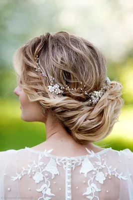 Свадебная прическа на длинные волосы с диадемой | Bride hairstyles for long  hair, Long hair styles, Hair styles